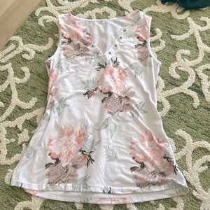 🦄 (bundle deal!) Floral tank with embellished neckline